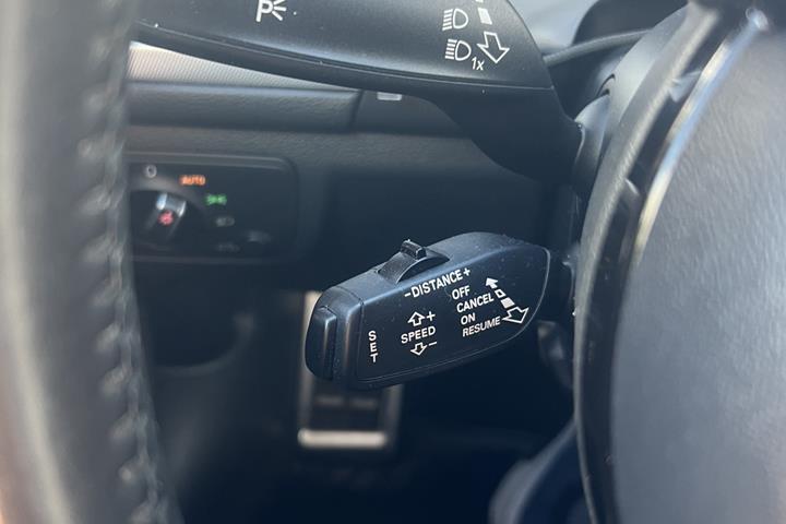 Grå Audi A6 fra 2016