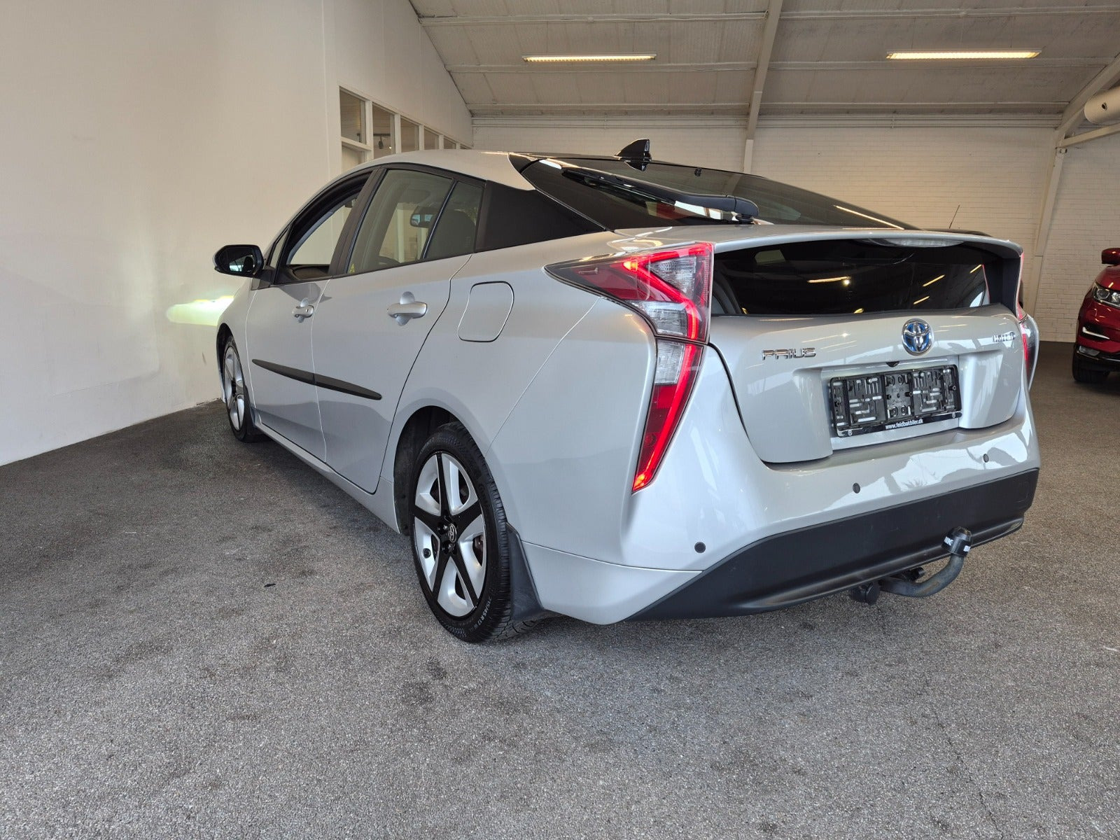 Sølv Toyota Prius fra 2017