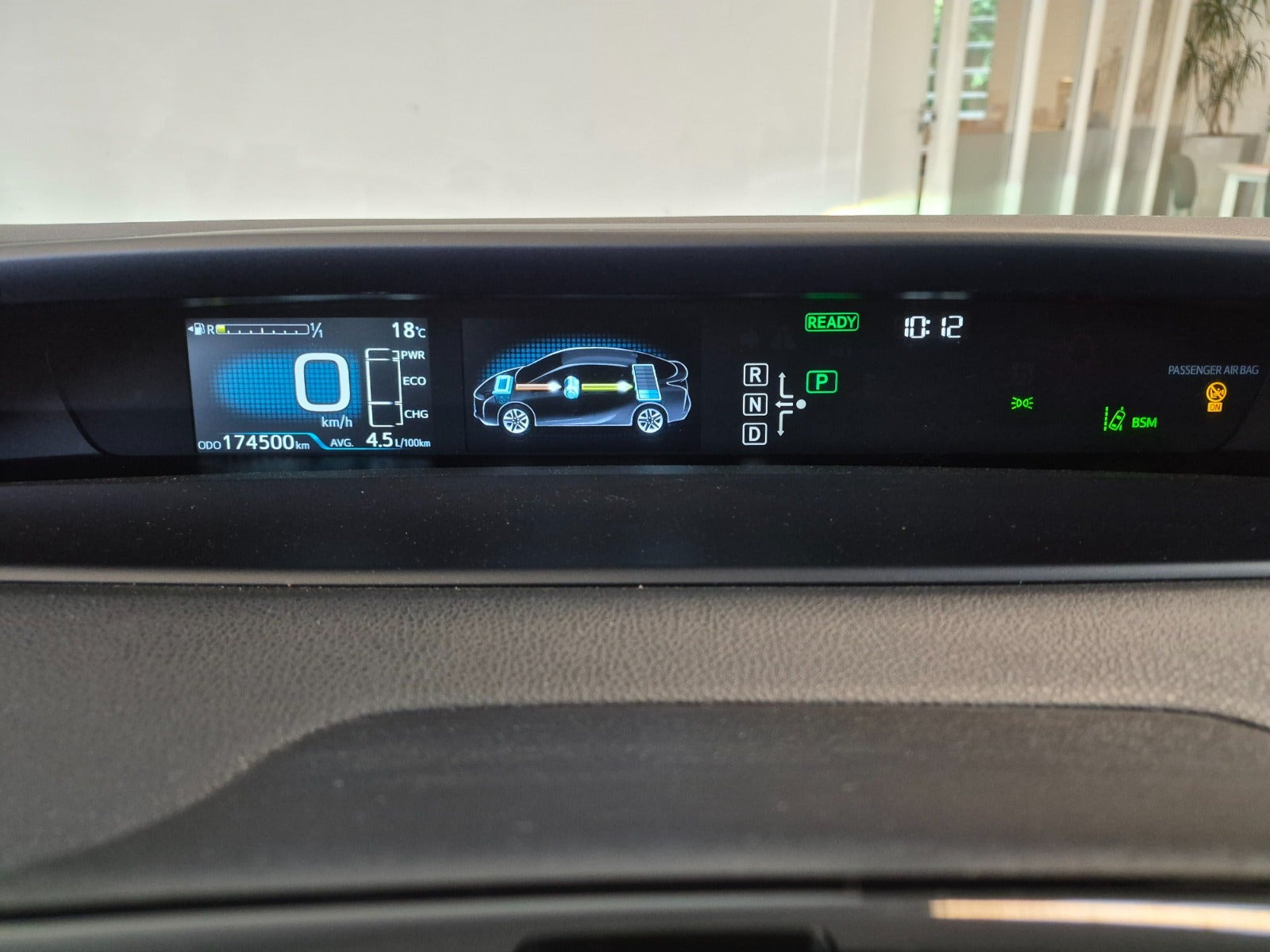 Sølv Toyota Prius fra 2017