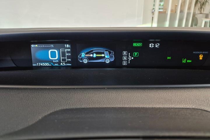 Sølv Toyota Prius fra 2017
