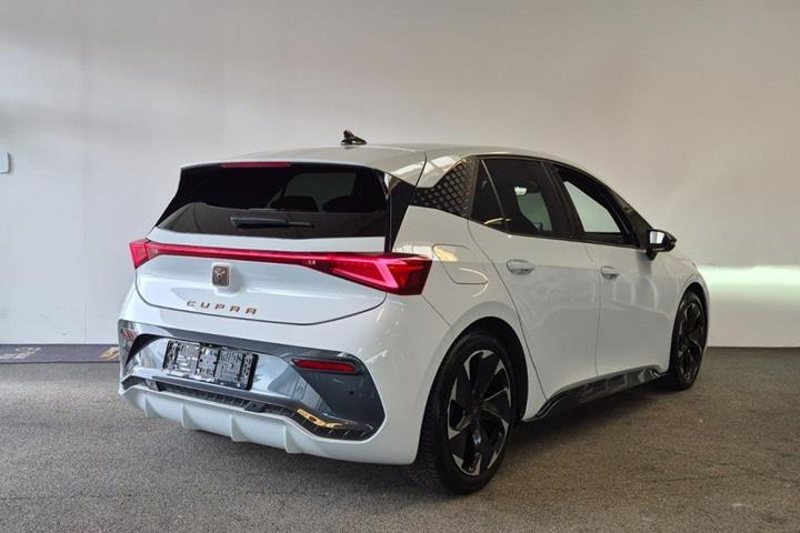 Hvid Cupra Born fra 2023