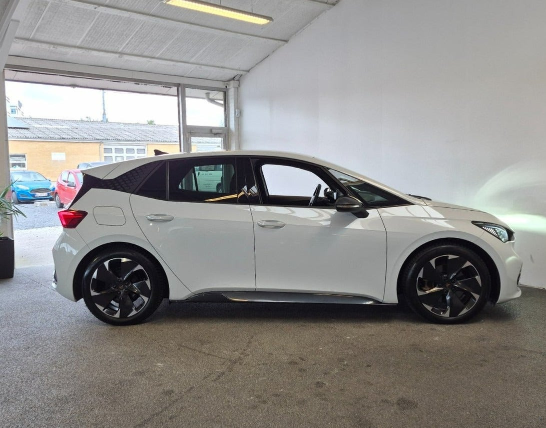 Hvid Cupra Born fra 2023