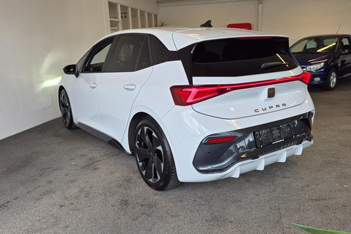 Hvid Cupra Born fra 2023