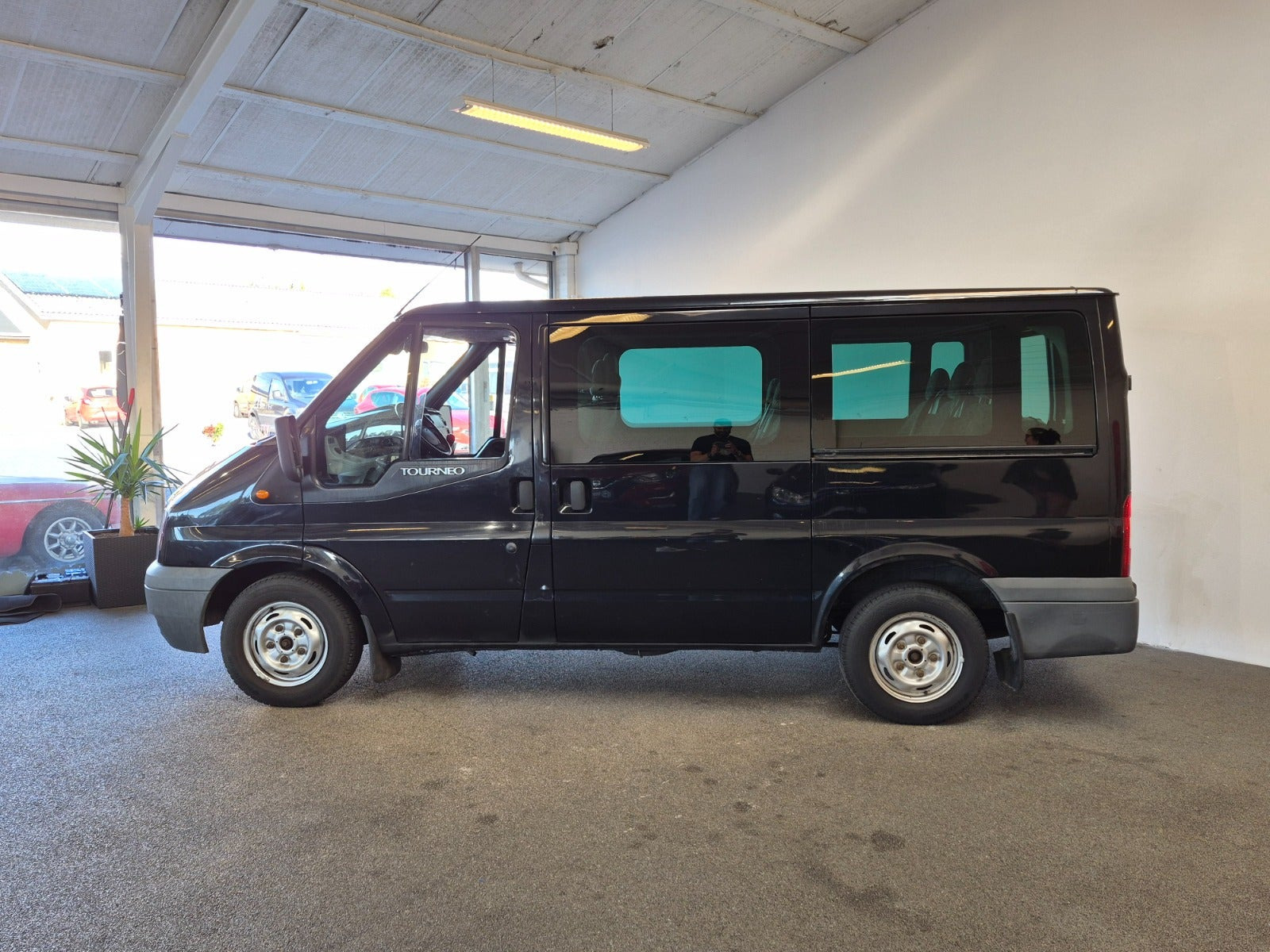 Sort Ford Transit Tourneo fra 2008