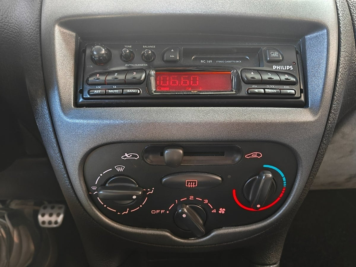 Blå Peugeot 206 fra 2004