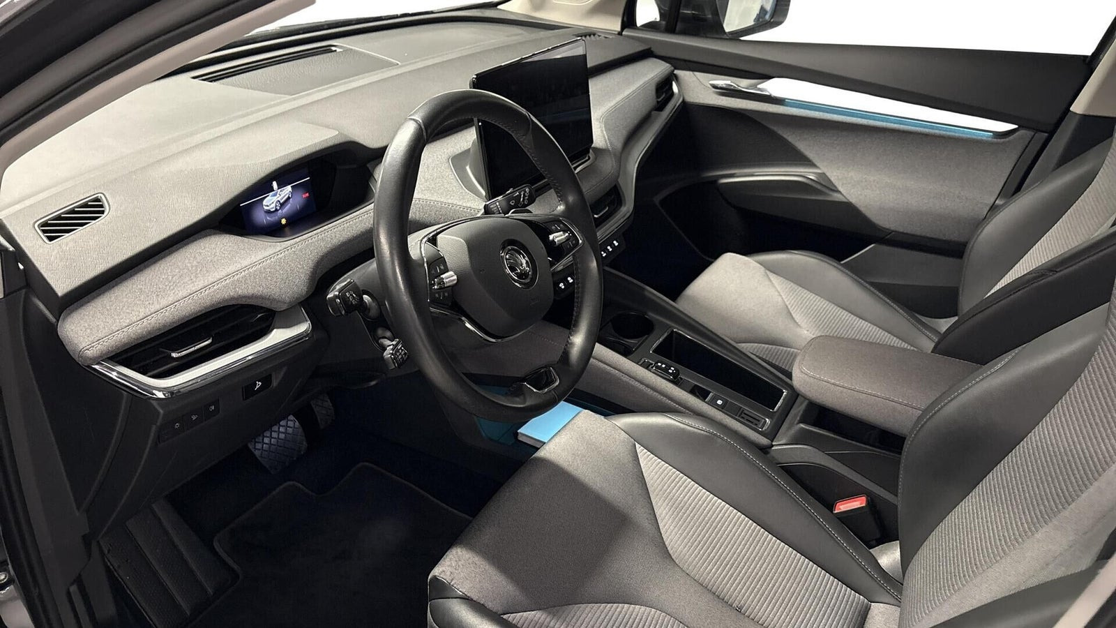 Grå Skoda Enyaq fra 2023