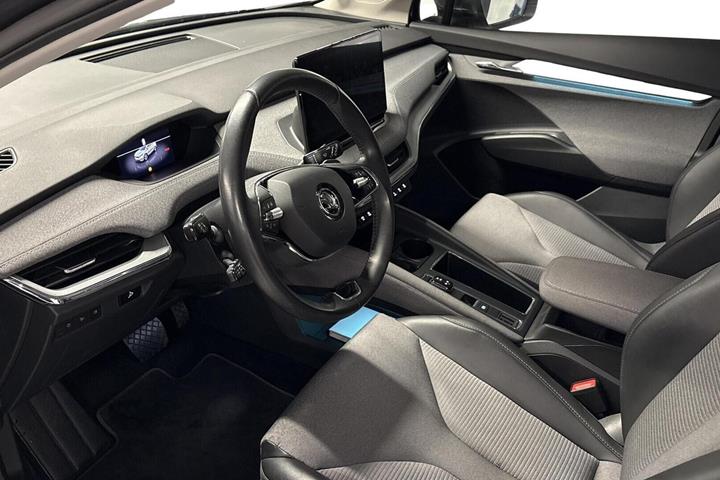 Grå Skoda Enyaq fra 2023