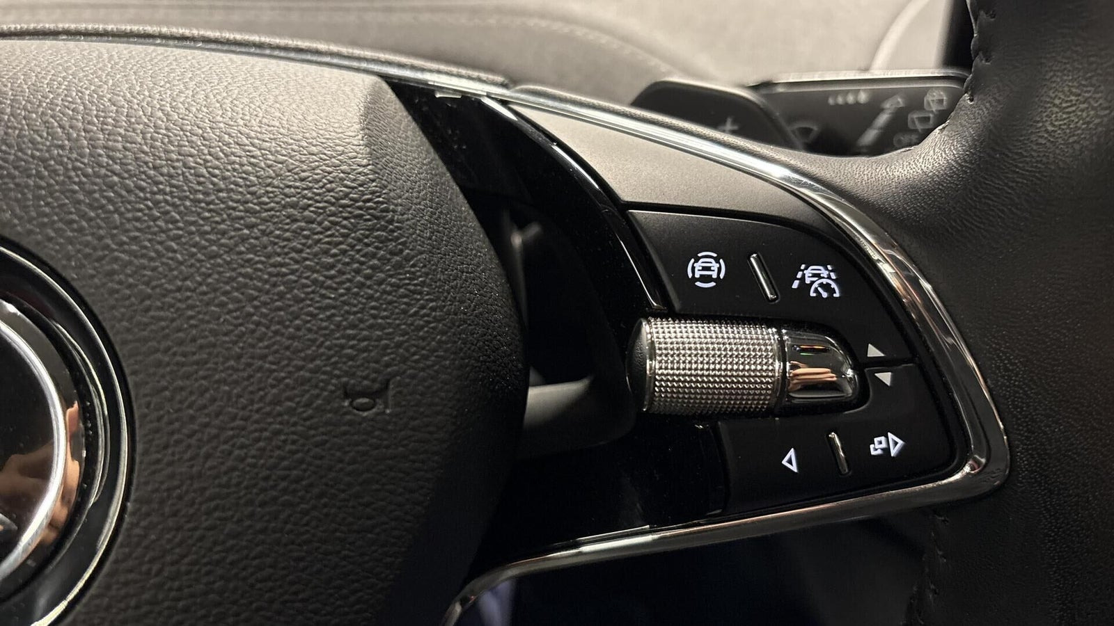Grå Skoda Enyaq fra 2023