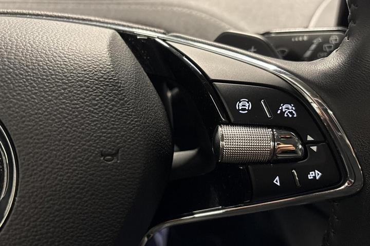 Grå Skoda Enyaq fra 2023