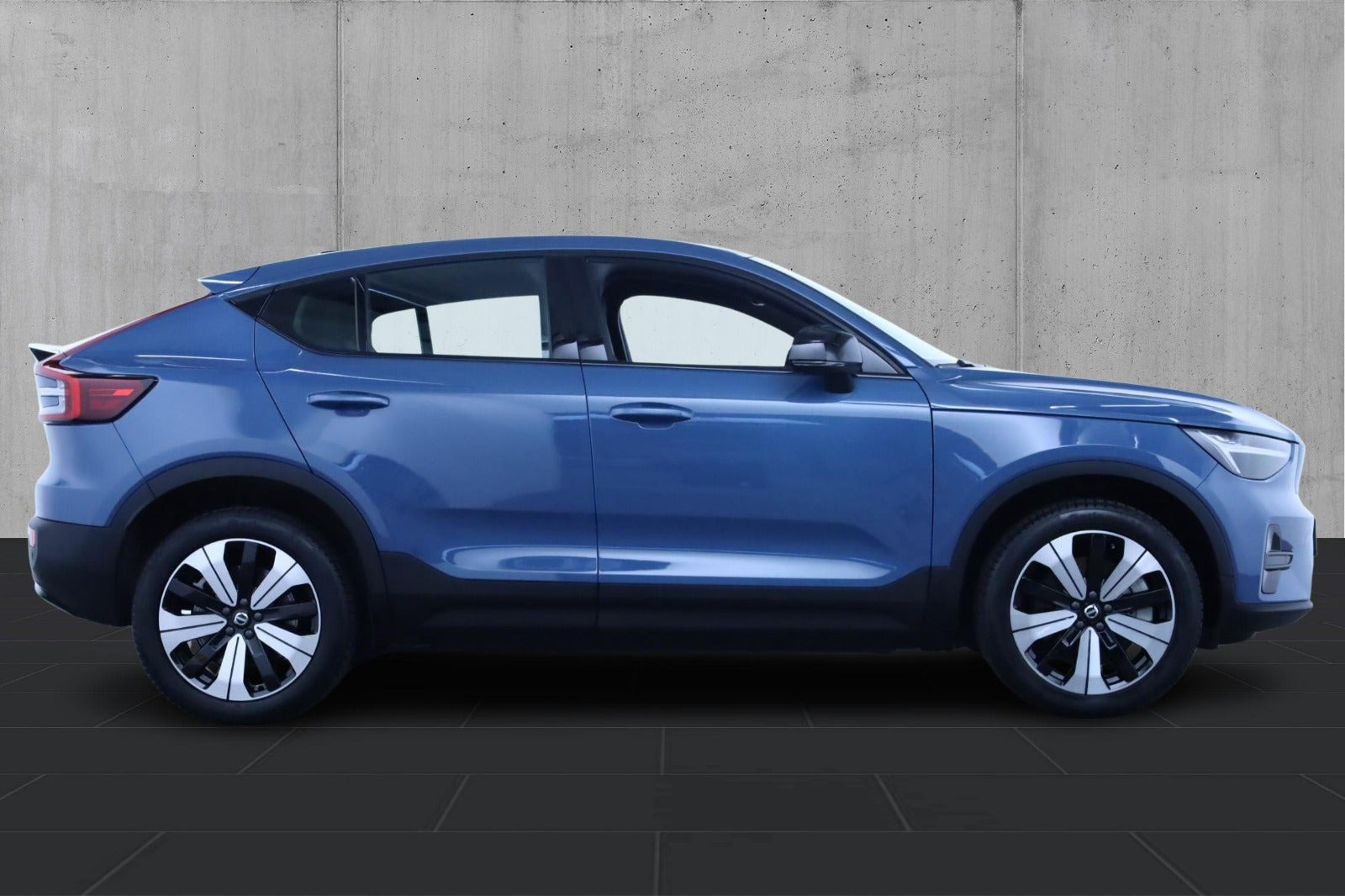 Blå Volvo C40 fra 2023