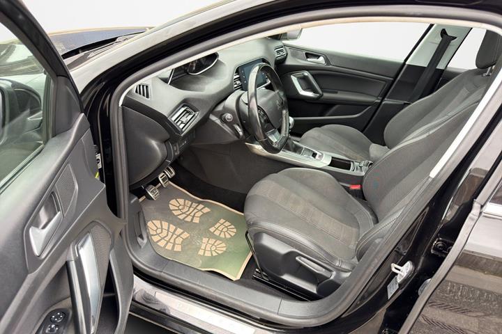 Sort Peugeot 308 fra 2019