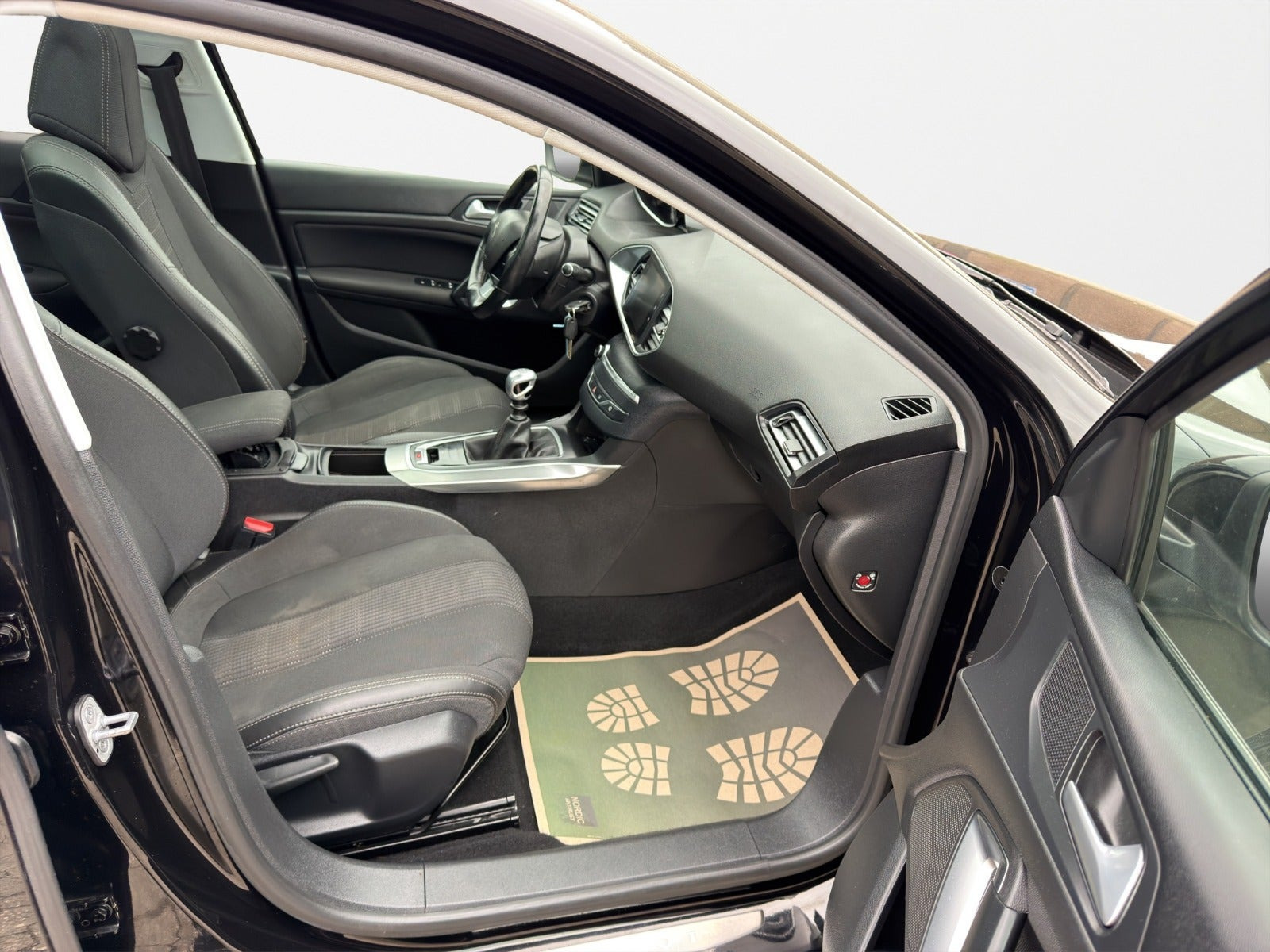 Sort Peugeot 308 fra 2019