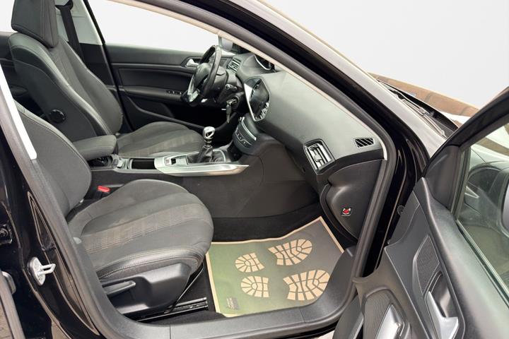 Sort Peugeot 308 fra 2019