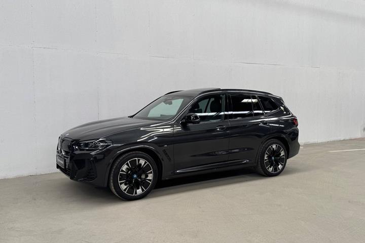 Grå BMW iX3 fra 2023