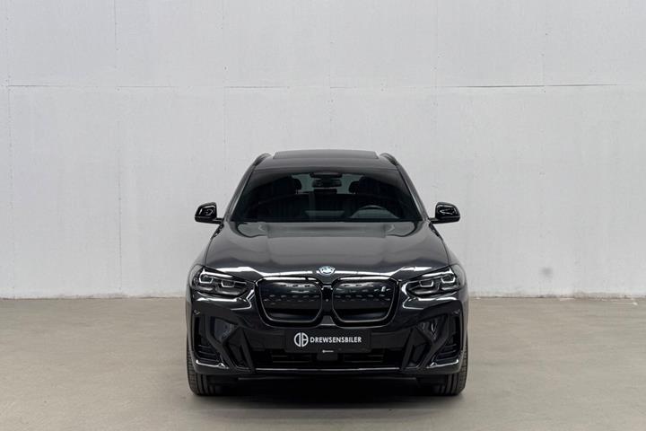 Grå BMW iX3 fra 2023