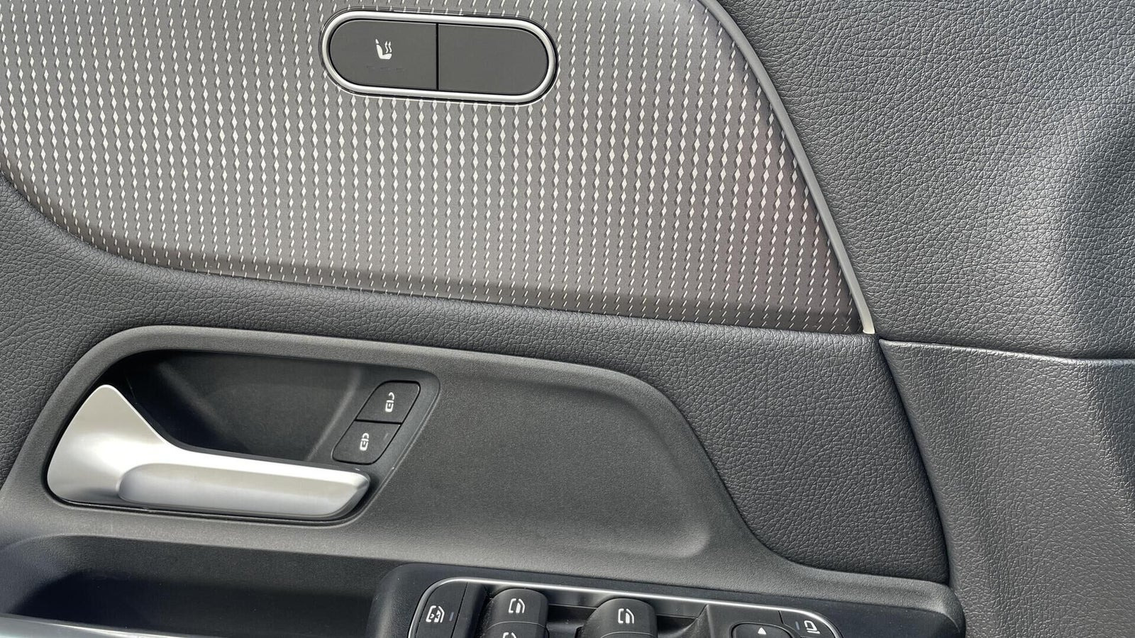 Sort Mercedes EQA250 fra 2022