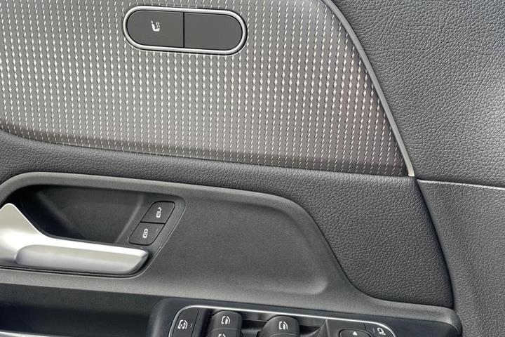 Sort Mercedes EQA250 fra 2022