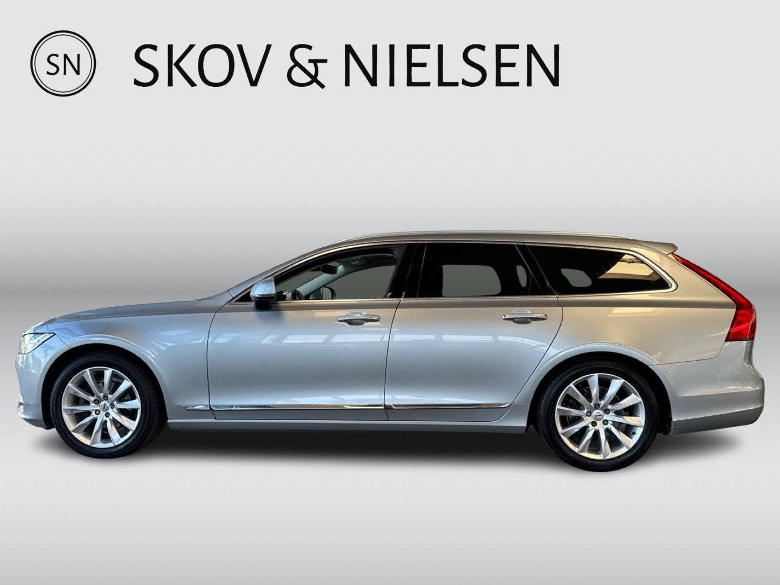 Sølv Volvo V90 fra 2018