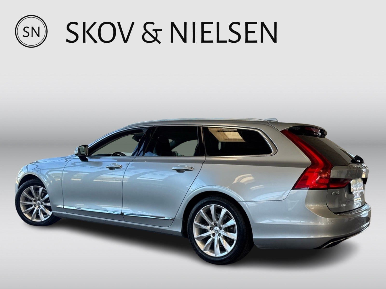 Sølv Volvo V90 fra 2018