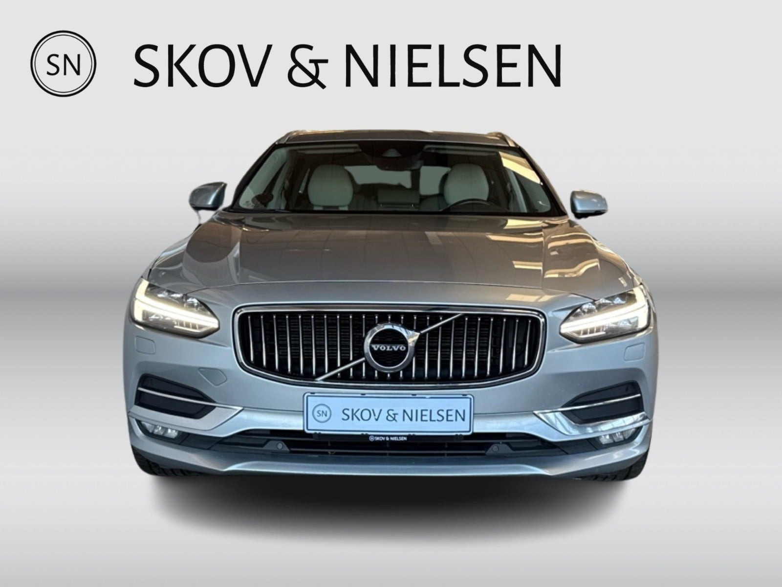 Sølv Volvo V90 fra 2018