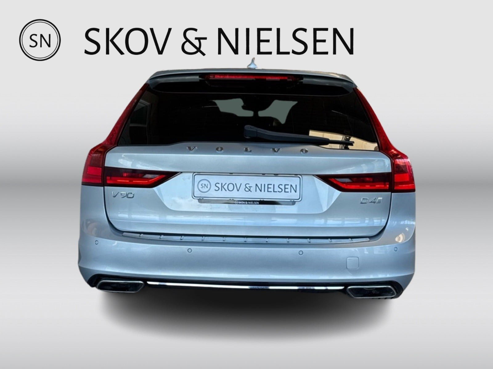 Sølv Volvo V90 fra 2018