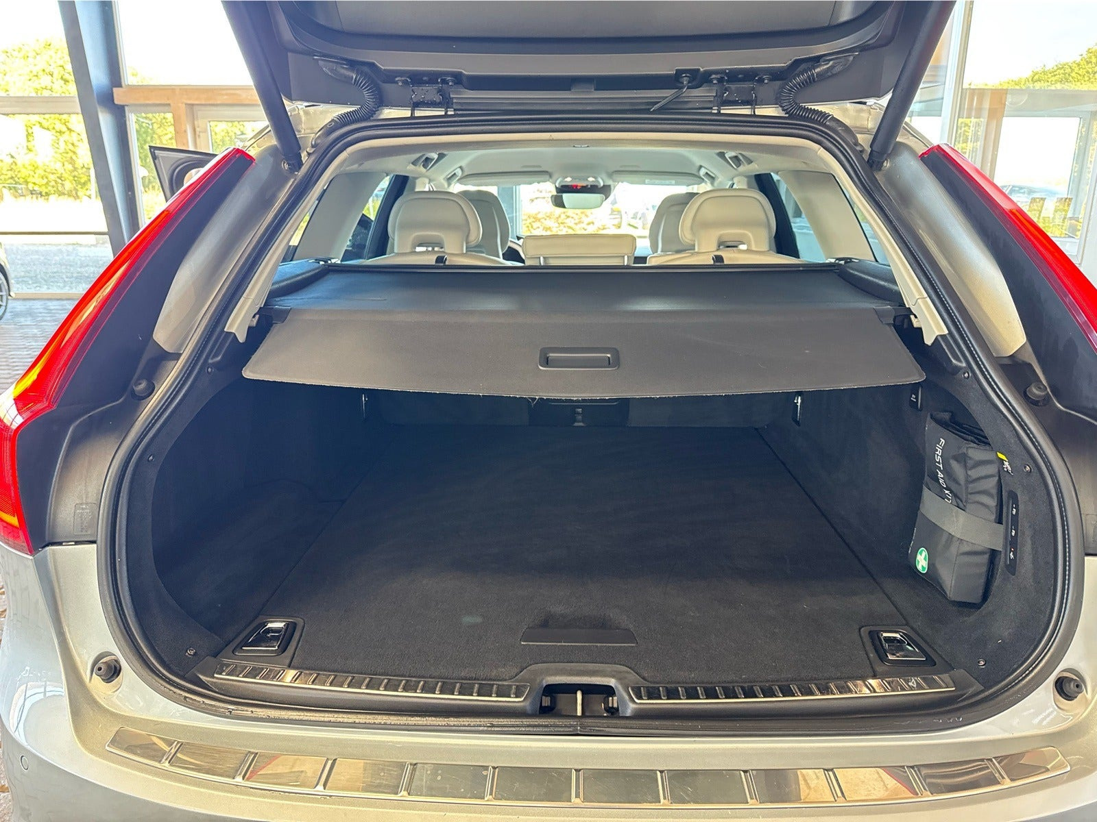 Sølv Volvo V90 fra 2018