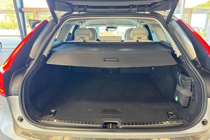 Sølv Volvo V90 fra 2018