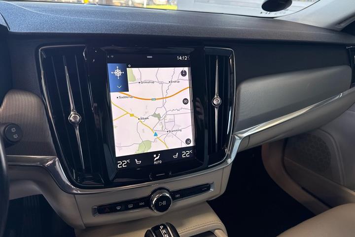 Sølv Volvo V90 fra 2018