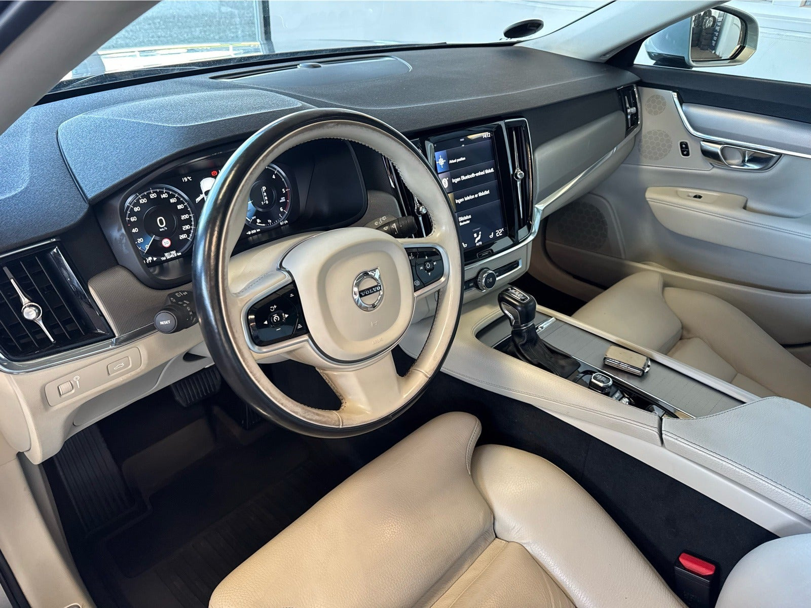 Sølv Volvo V90 fra 2018