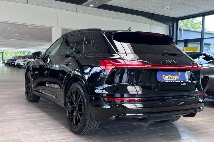 Sort Audi e-tron fra 2023