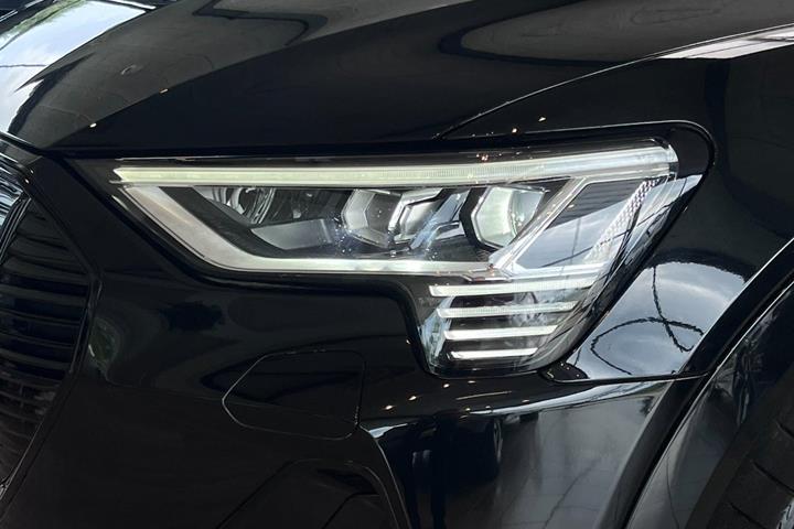 Sort Audi e-tron fra 2023