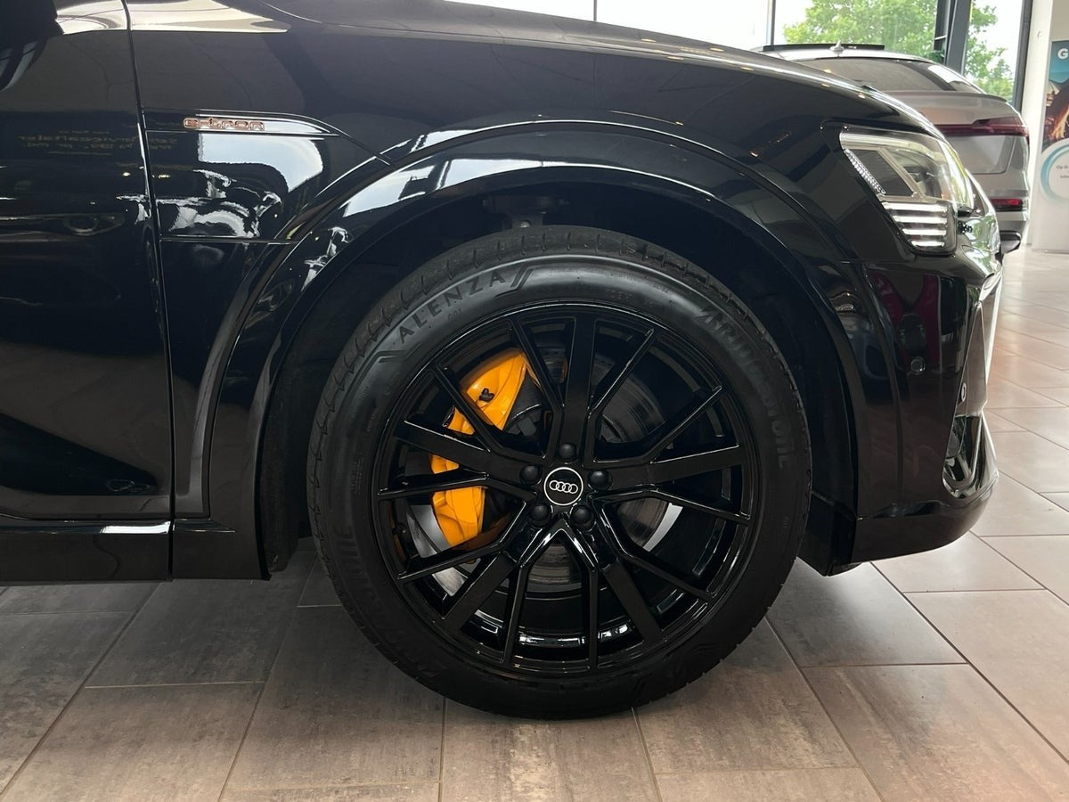 Sort Audi e-tron fra 2023