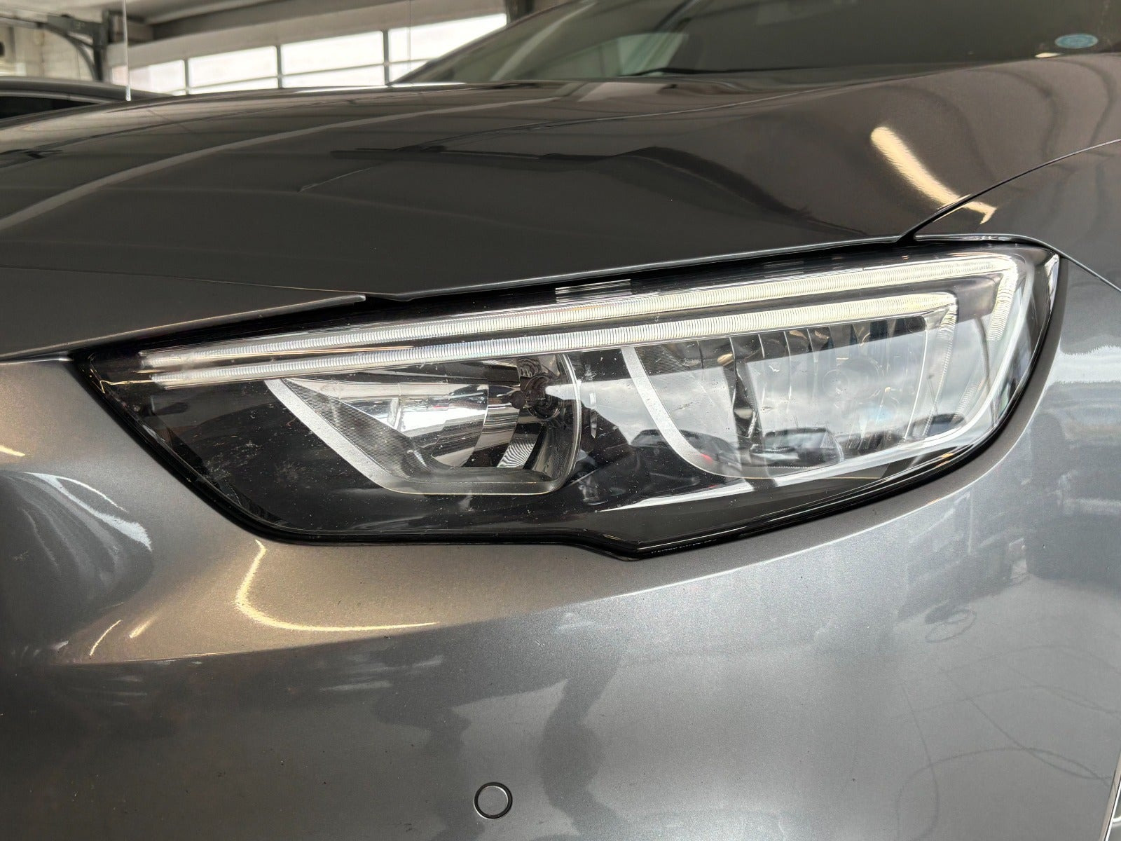 Grå Opel Insignia fra 2018