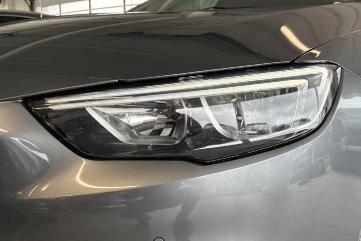 Grå Opel Insignia fra 2018