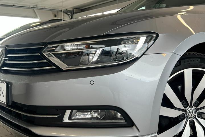 Sølv VW Passat fra 2019