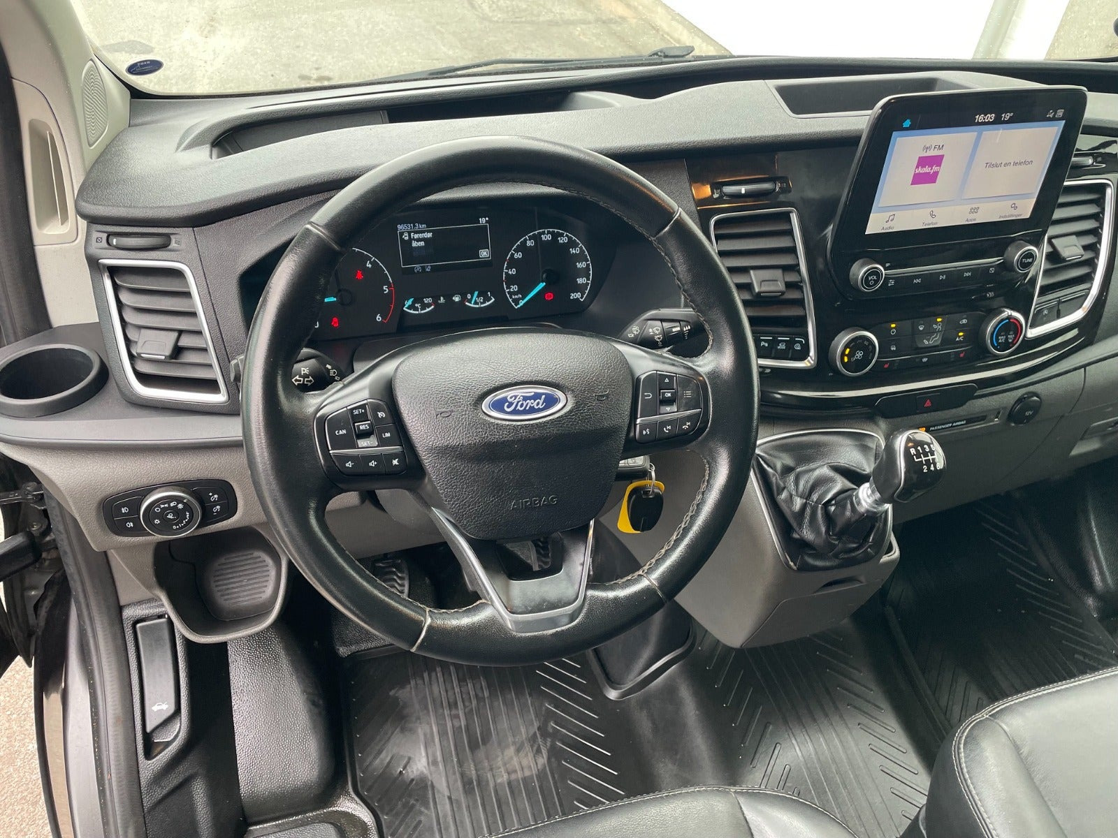 Grå Ford Transit Custom 320 L2 fra 2022