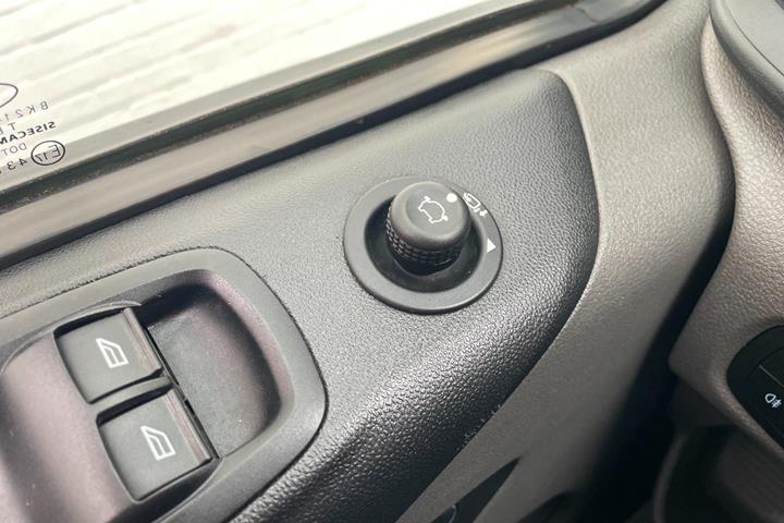 Grå Ford Transit Custom 320 L2 fra 2022