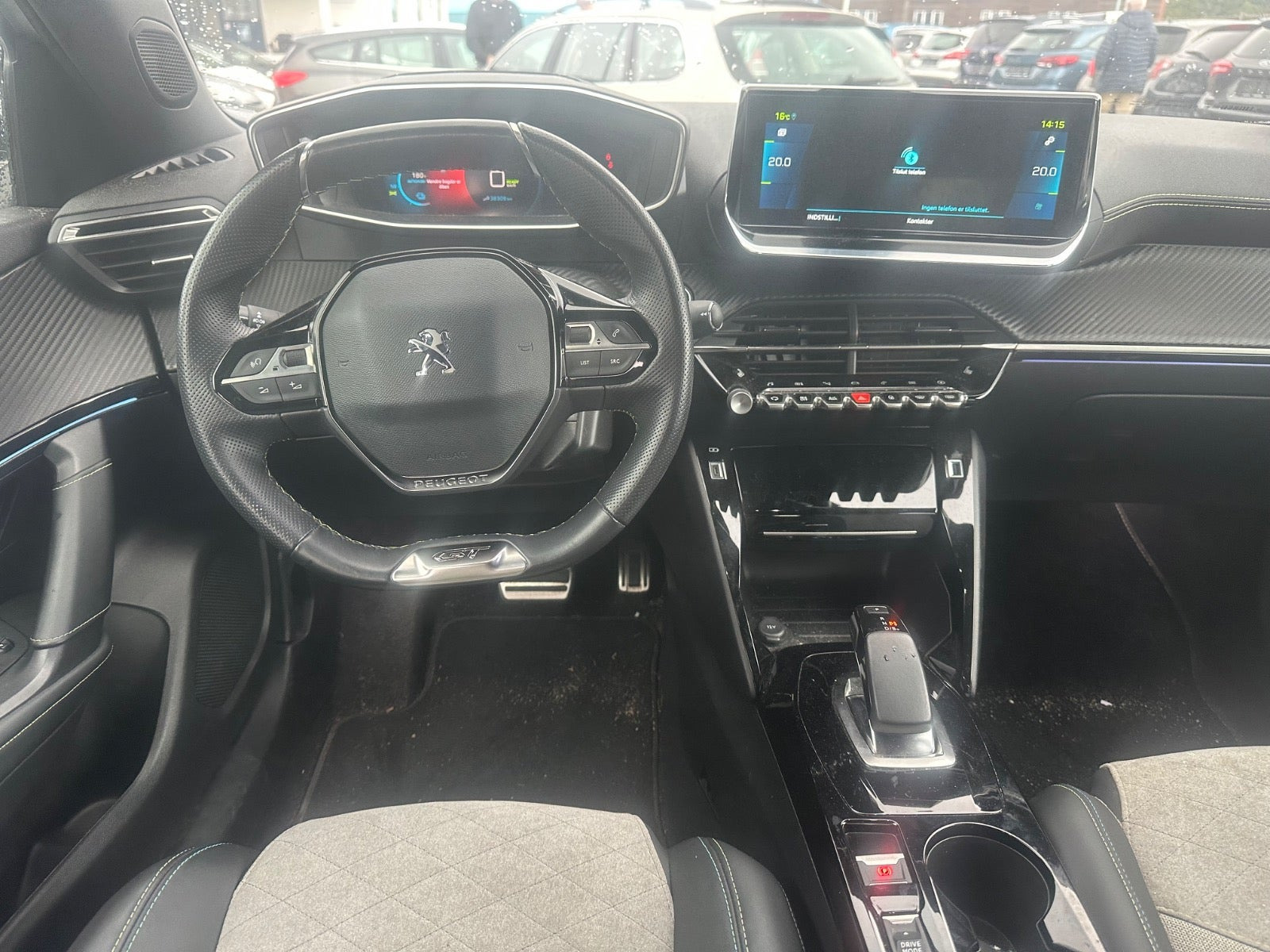 Hvid Peugeot e-2008 fra 2022