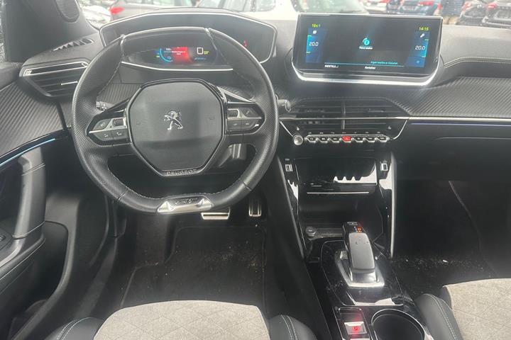 Hvid Peugeot e-2008 fra 2022