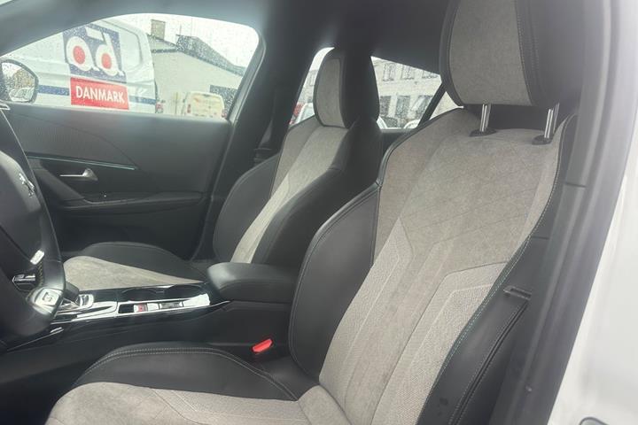 Hvid Peugeot e-2008 fra 2022
