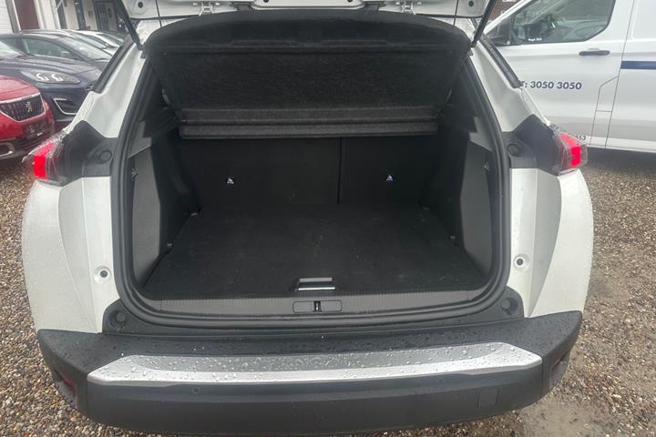 Hvid Peugeot e-2008 fra 2022