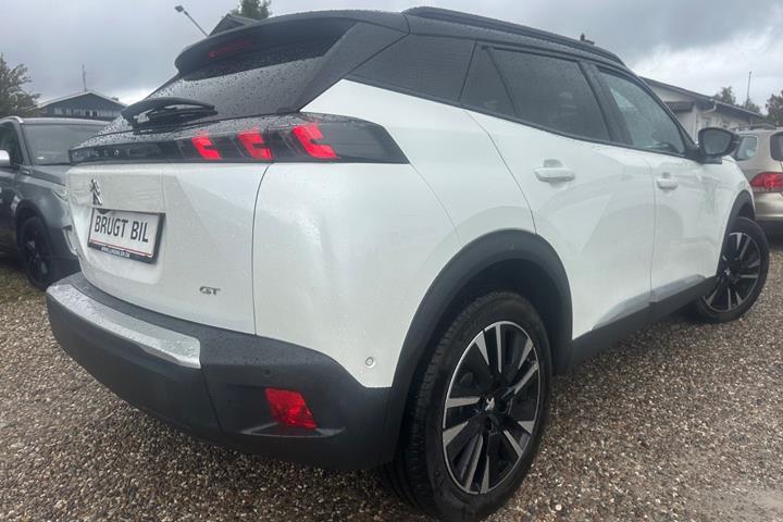 Hvid Peugeot e-2008 fra 2022