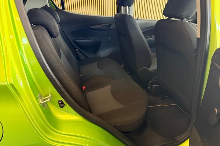 Grøn Opel Karl fra 2016
