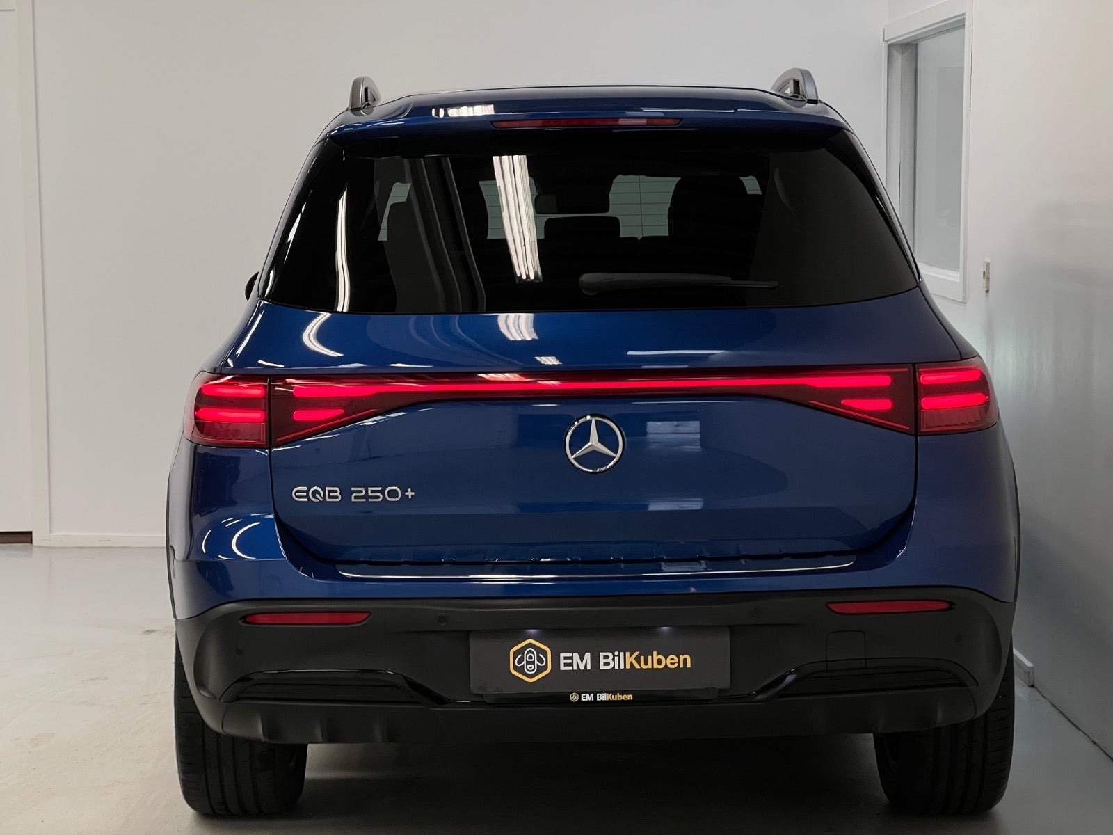 Sort Mercedes EQB250+ fra 2024