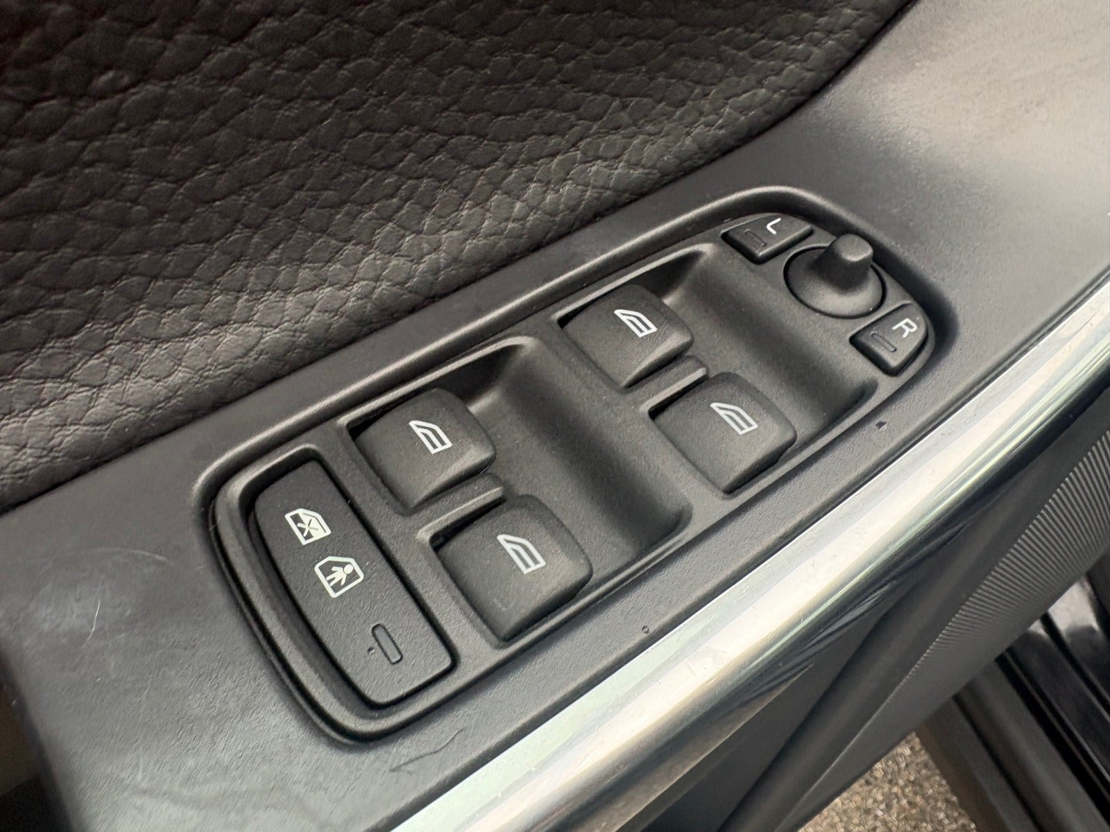 Sort Volvo XC60 fra 2014