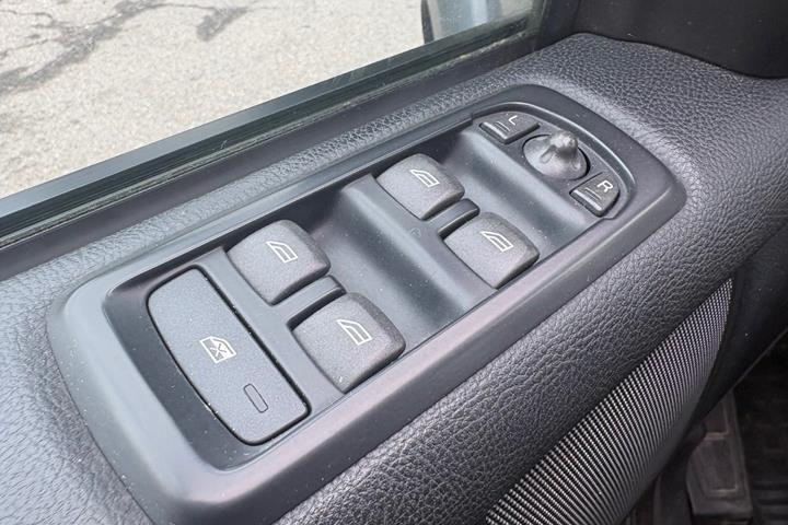 Grøn Land Rover Discovery 4 fra 2015