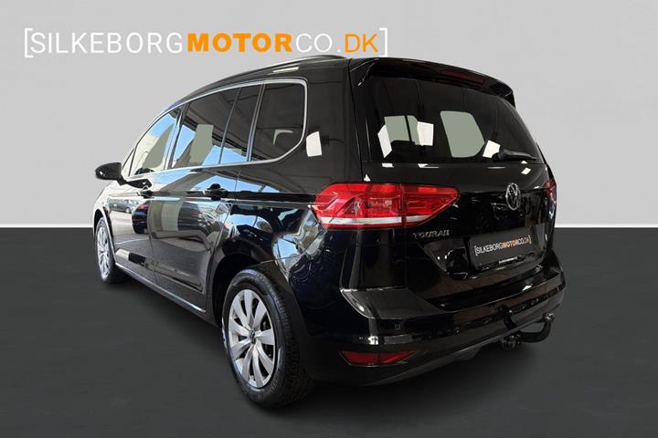 Sort VW Touran fra 2021