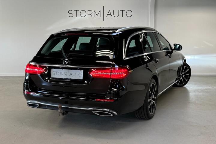 Sort Mercedes E220 d fra 2017