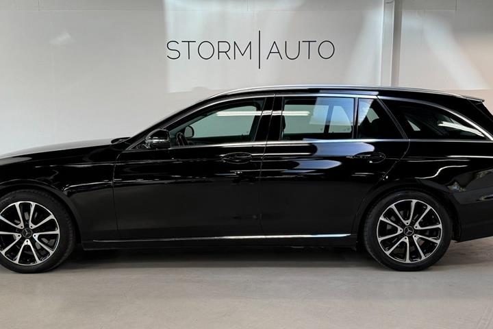 Sort Mercedes E220 d fra 2017