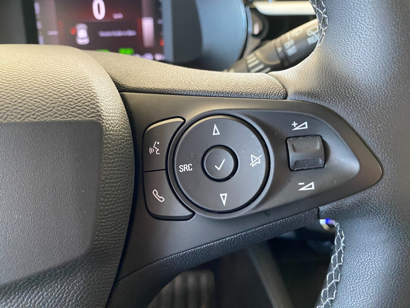 Grå Opel Corsa-e fra 2024